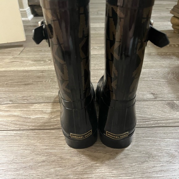 Michael kors rain boots - Picture 3 of 6